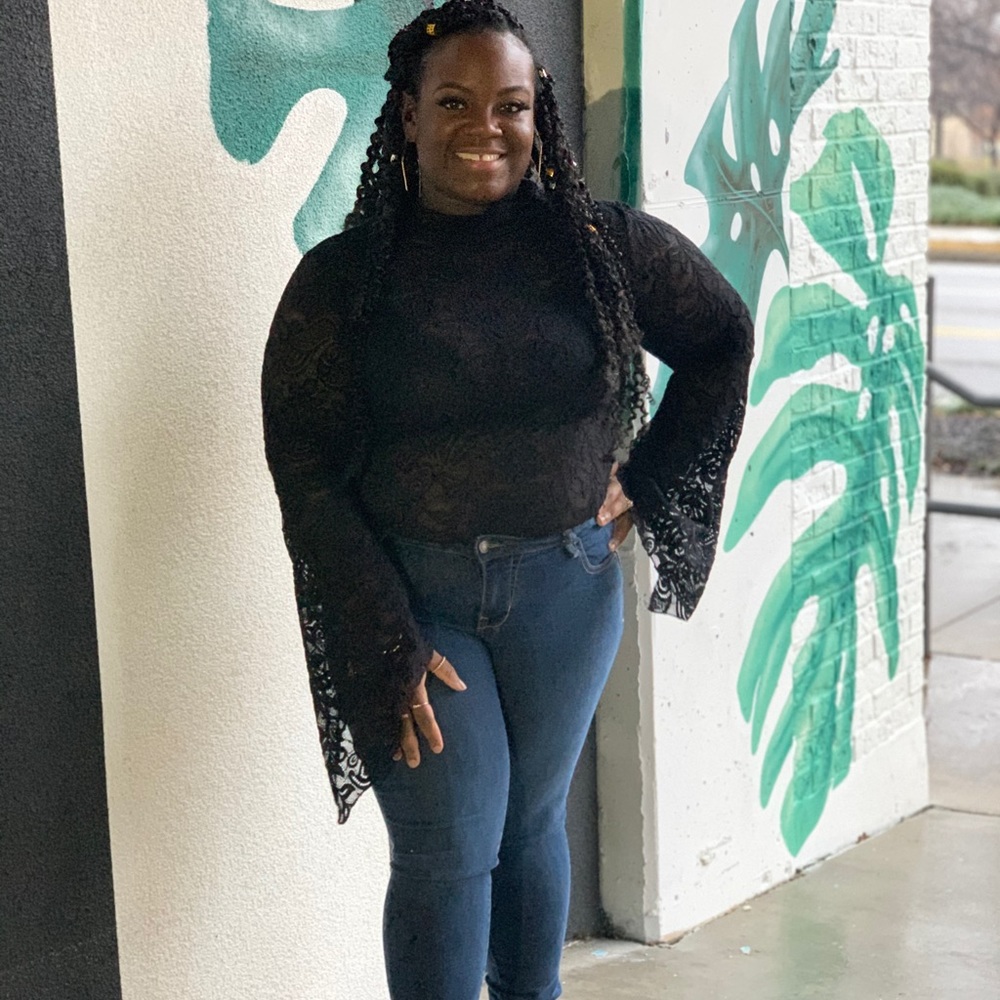 Meet your Posher, Adrienne